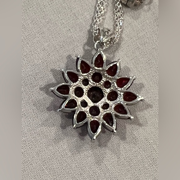 Sterling 13.50 Ct tw Garnet Cluster pendant w/18” magnetic clasp chain. - Picture 6 of 9